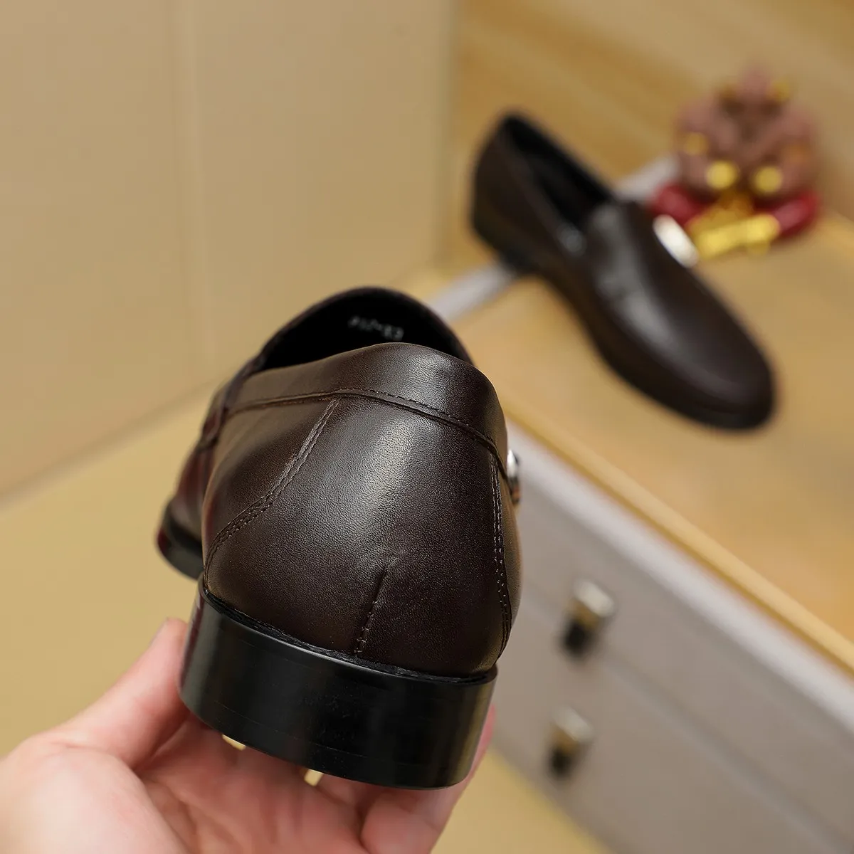 Men's shoes 250 Ferragamo [Ferragamo] top imported suit men's shoes 💯Original copy of the official website, product materials: selected imported embossed calfskin + luxury hardware buckle accessories ~ imported water-dyed cow 🐂 leather lining. Strong three-dimensional visual effect, original combination outsole, multiple colors available😘 Size: 39-44 (38.45.46. Customized)